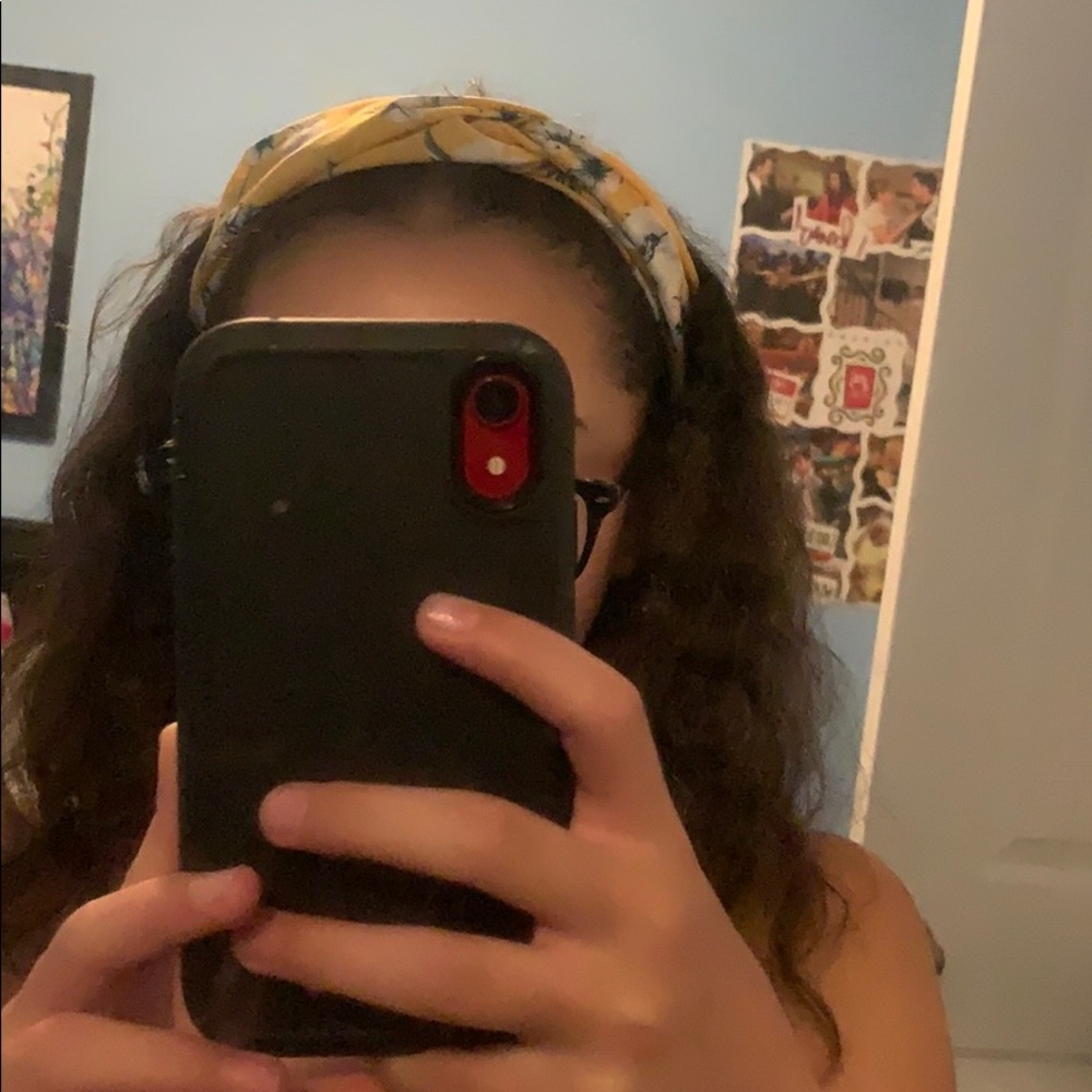 A yellow headband.